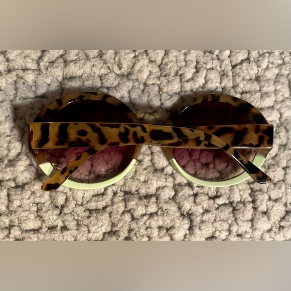 UK2LA Tortoiseshell Round Sunglasses with Mint Trim - Brown Lenses - Picture 2 of 4